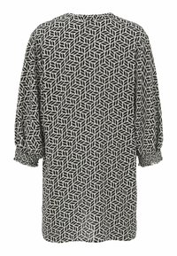 Schwarz-weiße Bluse mit langen Ärmeln, die ein geometrisches Blättermuster aufweist. Sie hat einen runden Halsausschnitt und geraffte Ärmelabschlüsse, ist locker geschnitten und hat einen geraden Saum.