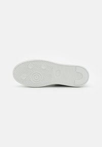 Thumbnail Image 7
