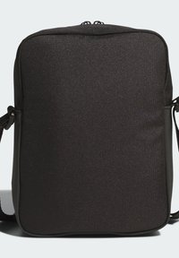 Černá látková kabelka na rameno s obdélníkovým tvarem, zipovým zapínáním, nastavitelným popruhem a texturovaným povrchem. Disponuje minimalistickým designem bez viditelného kovového zařízení.