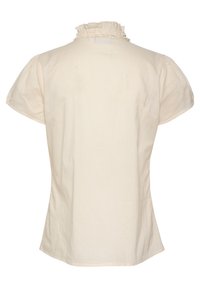 Cremfarbene Bluse mit Rüschenausschnitt, kurzen Puffärmeln und taillierter Passform. Der Stoff wirkt glatt mit einem subtilen Glanz.