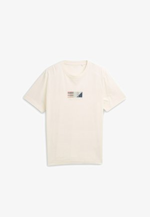 T-shirt bianca a maniche corte con un piccolo motivo a strisce rettangolari multicolori e la scritta "Tom Tailor Creative Atelier" sul petto.