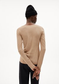 ARMEDANGELS ENRICCAA SOFT - Langarmshirt - cinnamon dust