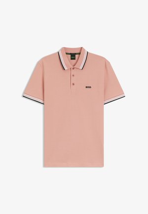 Herren-Polohemd in Pink mit drei Knöpfen, schwarz-weiß gestreiftem Kragen und Ärmelsäumen sowie "BOSS"-Logo auf der Brust.