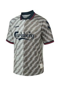 Maillot de football à manches courtes avec motif éclair gris, col noir avec bordure rouge, logo du sponsor Carlsberg et nom de la marque hummel.