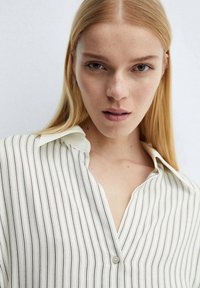 Mango RAYU - Košilová halenka  - off-white
