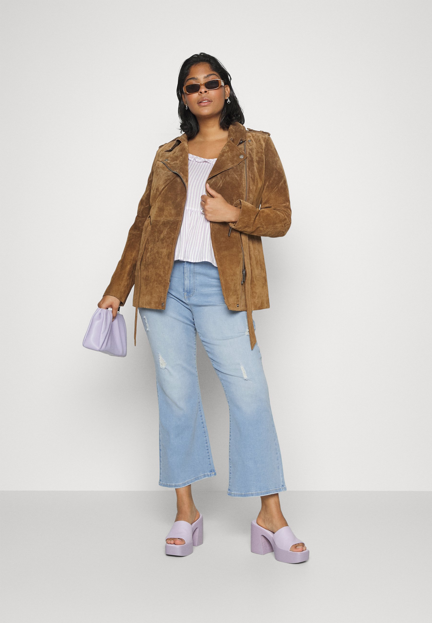 Vero Moda Curve VMSTELLA FLARE CURVE - Jeans bootcut - light blue  denim/carta da zucchero - Zalando.it