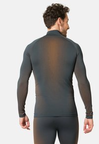 Langsleeve sportshirt in donkergrijs met een oranje stippenmotief. Gemaakt van lichtgewicht, vochtafvoerende stof, met een slim-fit ontwerp.