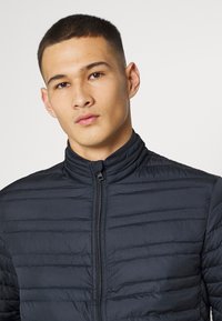Jack & Jones PREMIUM JJLUKE LIGHT JACKET - Casaco de verão - dark navy