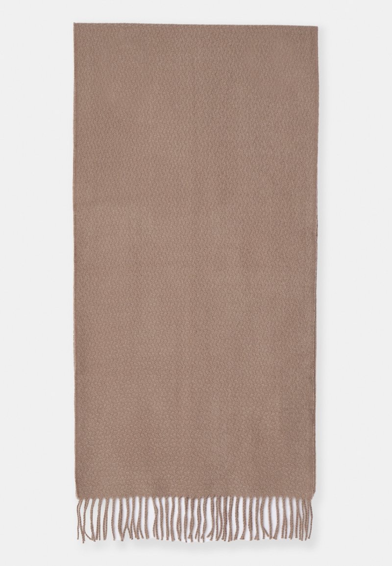 Écharpe en laine douce de couleur marron clair avec un motif texturé subtil et des extrémités à franges, posée à plat sur un fond clair uni.