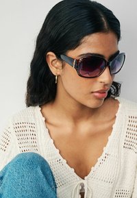 Next MIT ZIERAUSSCHNITTEN - Sluneční brýle - tortoiseshell brown
