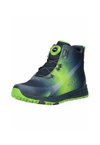 Botas de senderismo de caña alta en degradado negro y verde brillante con cierre de cuerda BOA, material Gore-Tex y suela verde texturizada.