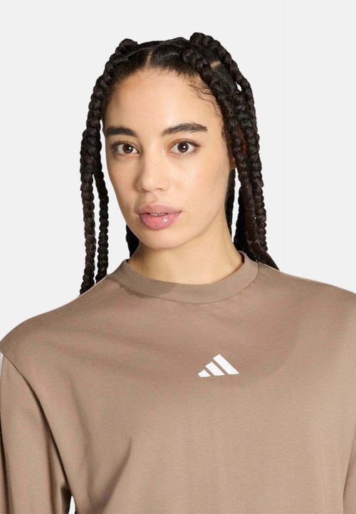 adidas CAMISETA DE MANGA CORTA ESSENTIALS BOYFRIEND - Camiseta estampada - khakhi six white — photo 3