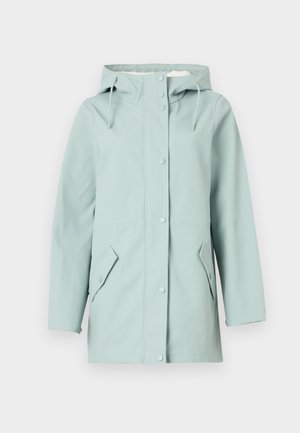 Hellblaues wasserdichtes Jacket mit Kapuze, Knopfverschlüssen, zwei Vordertaschen und verstellbaren Kordelzügen. Glattes, strapazierfähiges Material.