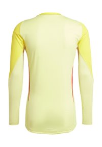 Langarm sportshirt in felgeel met rode zijkanten, gladde textuur, ronde hals en ergonomische pasvorm voor comfort en bewegingsvrijheid.