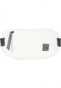 Hvit fleece bumbag med en glidelåslomme foran, et svart lærmerke og justerbar svart stropp. Myk tekstur med avrundet form.