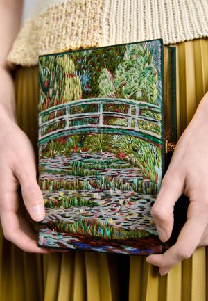 Olympia Le-Tan BOOK MONET POND OF WATER LILIES - Pochette - vert vif
