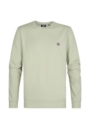 Sudadera verde claro de cuello redondo hecha de algodón con mangas largas. Presenta un pequeño logo redondo en el área del pecho izquierdo. Textura suave.