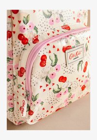 Ausgewählt, ecru cherry