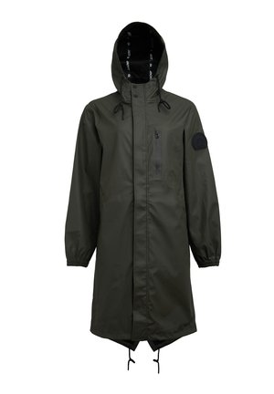 Chaqueta impermeable verde oliva con capucha, bolsillo con cremallera en el frente, puños elásticos y cordones ajustables en el dobladillo y la capucha.
