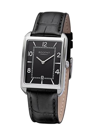 Montre rectangulaire en argent avec cadran noir, chiffres horaires blancs, affichage de la date à 6 heures, et bracelet en cuir noir avec coutures.