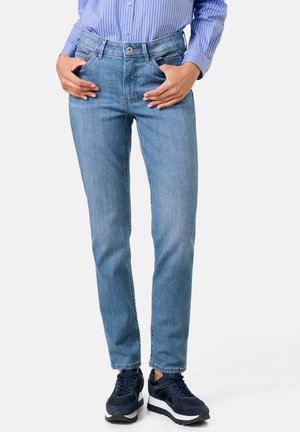 Hellblaue Denim-Jeans mit geradem Schnitt, ausgestattet mit einem klassischen Knopf- und Reißverschluss, vorderen Taschen und dezenten Nähdetails.