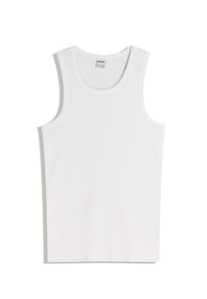 Bílý bavlněný top bez rukávů s kulatým výstřihem a širokými ramínky. Hladká textura, bez vzorů či zdobení, jednoduchý design.