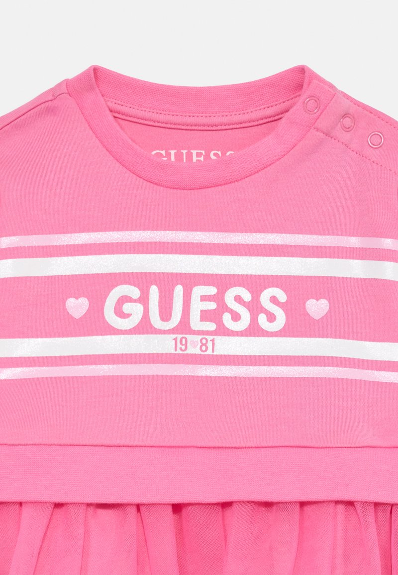 Robe Bébé Guess 24 Mois En Jean Rose Brodé - Manches Courtes, Style Cambray - Occasion Très Bon état