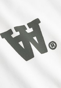 White fabric featuring a large, dark gray “W” logo with a registered trademark symbol. The texture appears smooth and stretchy.