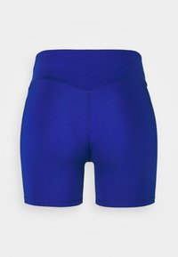 Short de sport ajusté taille haute bleu uni avec détails de coutures visibles, présenté de dos sur un fond clair uni.