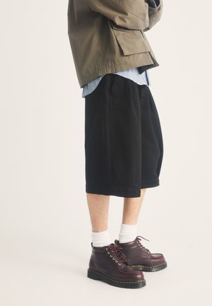 Dr. Martens, LOWELL CHUKKA UNISEX - Μποτάκια με κορδόνια - spiced brown mayhem