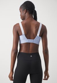 Under Armour INFINITY 2.0 HIGH - Sports-BH-er med mye støtte - celeste/white
