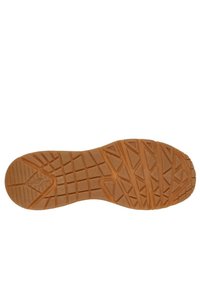 Sole di scarpa in gomma di colore sabbia con un motivo di grip testurizzato, caratterizzata da design a tre triangoli e rettangoli sul battistrada e un emblema del logo.
