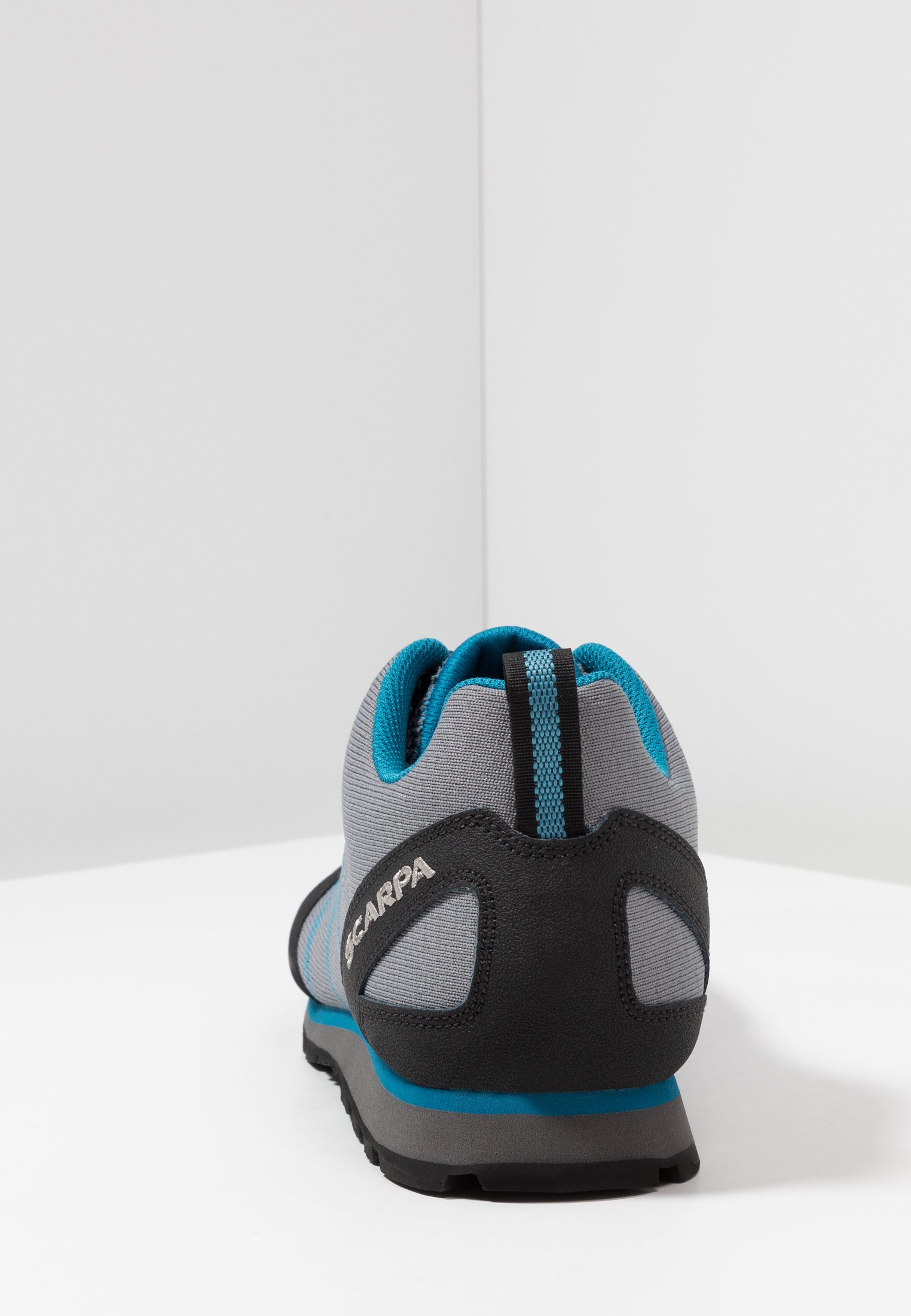 Scarpa CRUX AIR - Sportieve wandelschoenen - smoke/lake blue/Grijs - Zalando .nl