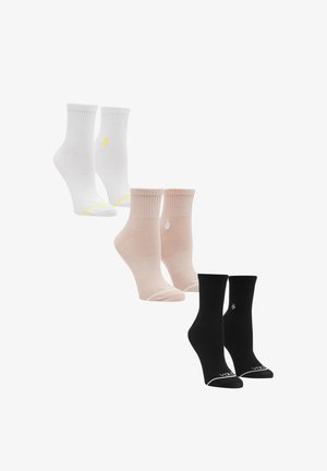 Tres pares de calcetines tobilleros: blancos con acentos amarillos, rosas y negros con detalles en blanco. Todos presentan puños acanalados y un tejido suave.