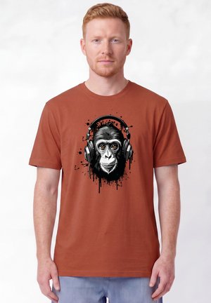 watapparel, AFFE HÖRT MUSIK UNISEX - T-Shirt print - heritage brown