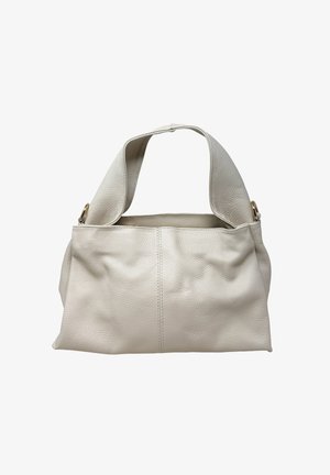 Borsa a tracolla in pelle color crema con una larga cinghia singola e dettagli in metallo dorato sui lati, superficie leggermente rugosa.