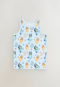 Lichtblauw tanktop met cartoonfiguren in verschillende poses, met oranje en blauwe accenten, omringd door sterren en letters.