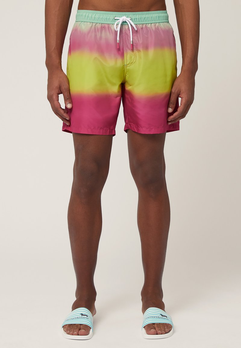 Bañador con un diseño degradado en rosa, amarillo y verde. Hecho de un material ligero con cinturilla elástica y cordón ajustable.