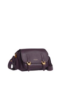 Borsa a tracolla in pelle testurizzata viola con dettagli in metallo dorato, dotata di chiusura a pattina, tracolla regolabile e logo del marchio.