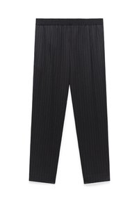 Pantaloni neri a righe con vita elasticizzata, design a gamba dritta e una texture liscia. Nessun hardware o dettaglio aggiuntivo visibile.