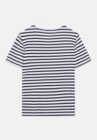 Korte mouwen t-shirt met horizontale zwart-witte strepen, gemaakt van zacht katoen, met een ronde hals en een eenvoudig ontwerp.