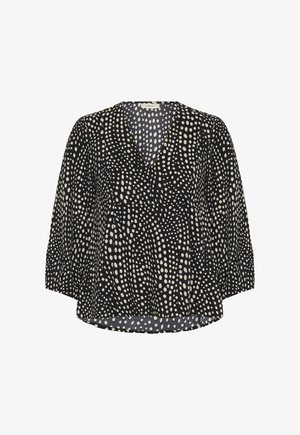 Čierna blúzka s roztrúsenými nepravidelnými bielymi bodkami, výstrih do V, rukávy tri štvrtiny a mierne rozšírený lem.