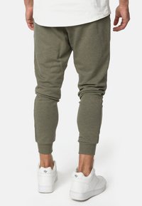 INDICODE JEANS Jogginghose - army mix