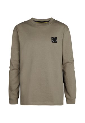 T-shirt à manches longues, en vert olive, fabriqué en coton doux. Il possède un col rond et une pièce carrée noire avec un motif circulaire sur la poitrine.