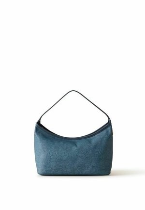 Petit sac à main bleu texturé avec une seule bandoulière noire, présenté sur fond blanc.