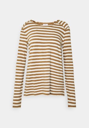 Bruin-wit gestreept shirt met lange mouwen, ronde hals en smalle pasvorm, afgebeeld tegen een effen achtergrond.