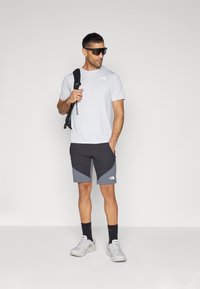 The North Face TEE GRAPHIC  - Sports T-shirt - mystic haze