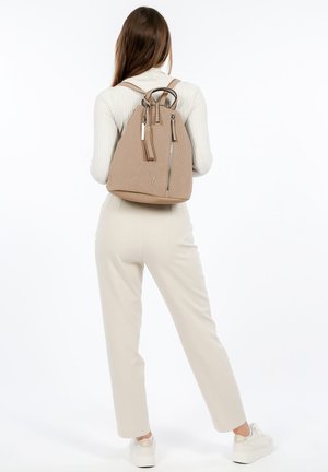 SURI FREY ROMY - Rugzak - sand