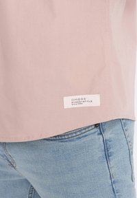 Unausgewählt, beige