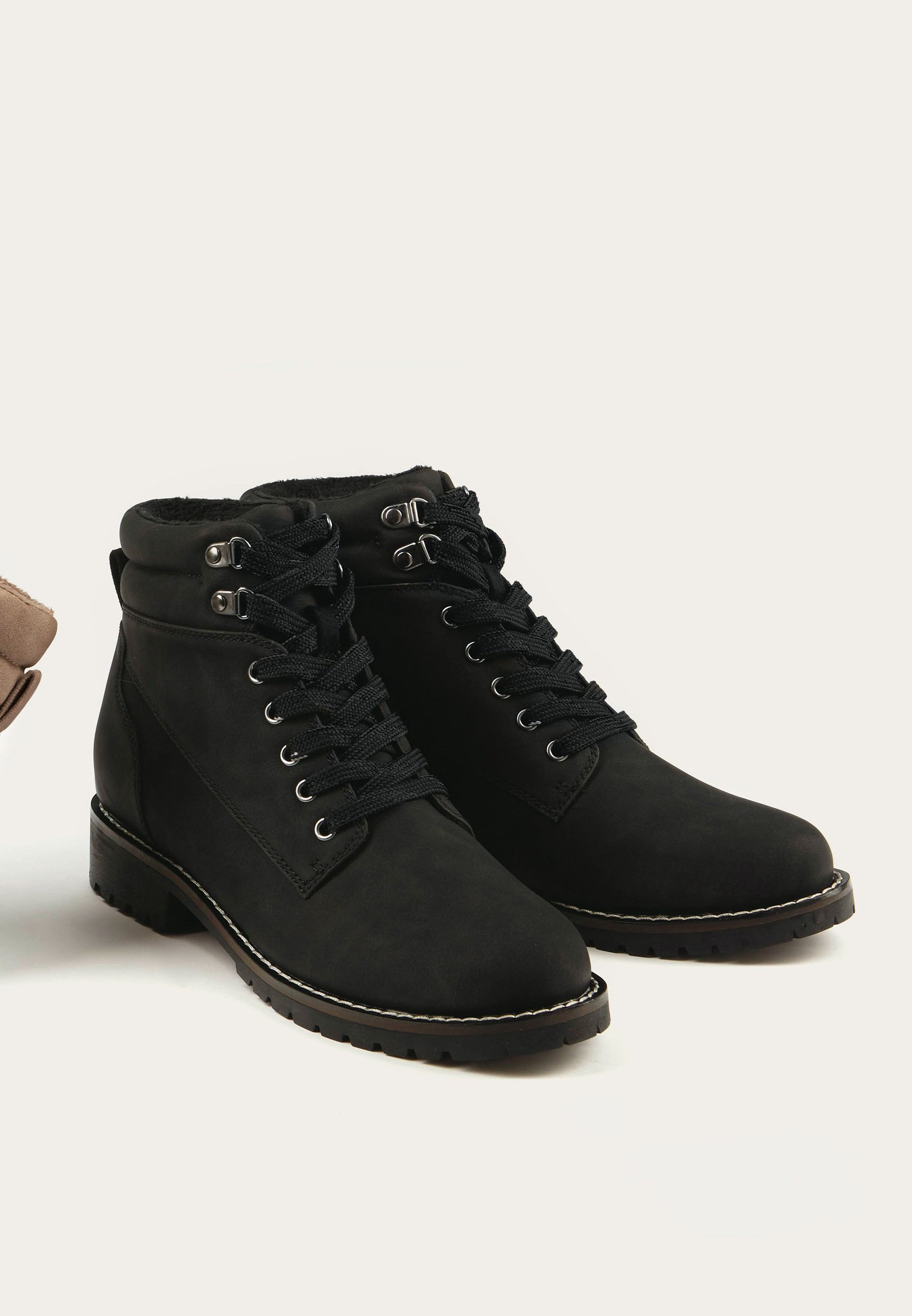 comfortable lace up boots